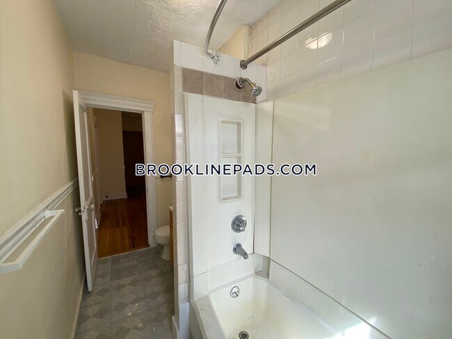 Building Photo - 360 Riverway