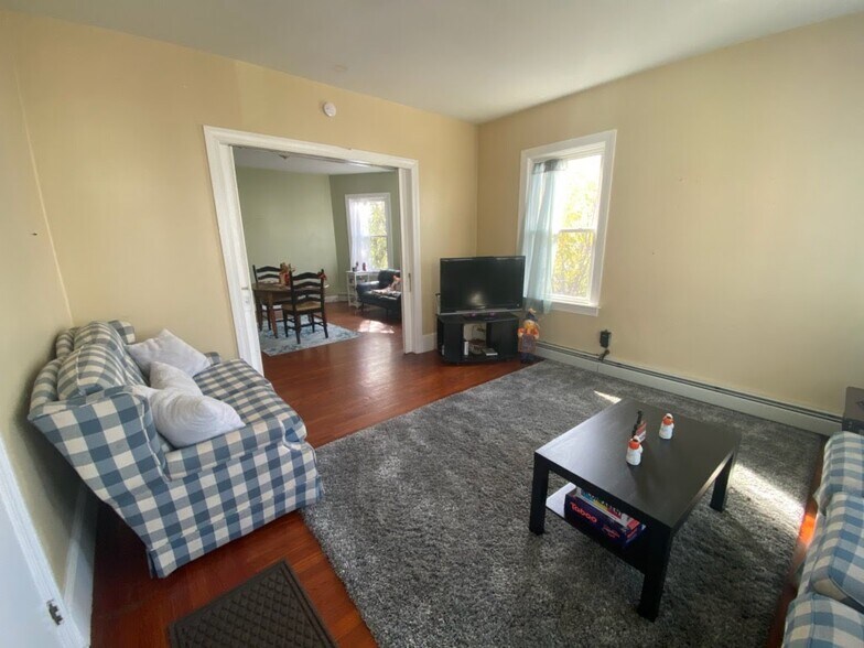 Building Photo - 30 Penn St