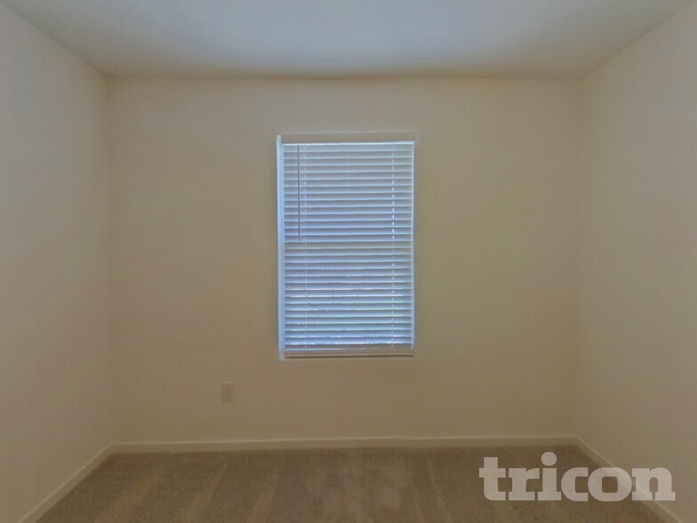 Building Photo - 3028 Yellow Pne Ave