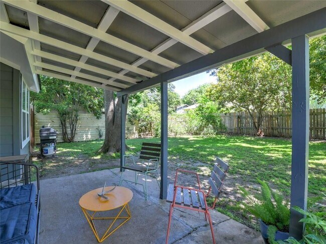 Building Photo - 6605 Clubway Ln