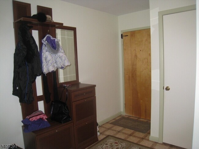 Building Photo - 11 Evergreen Dr