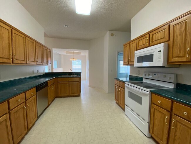 Building Photo - 1835 Lawnwood Dr