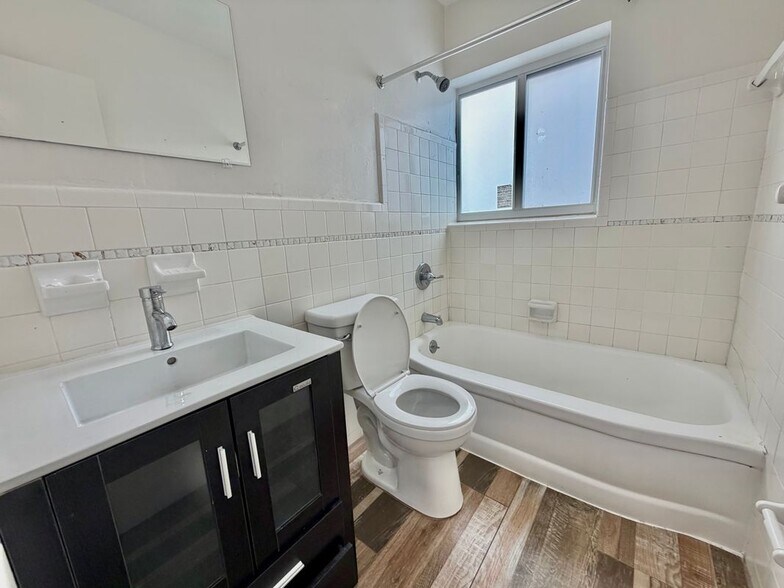 Building Photo - 1821 N 17th Ct