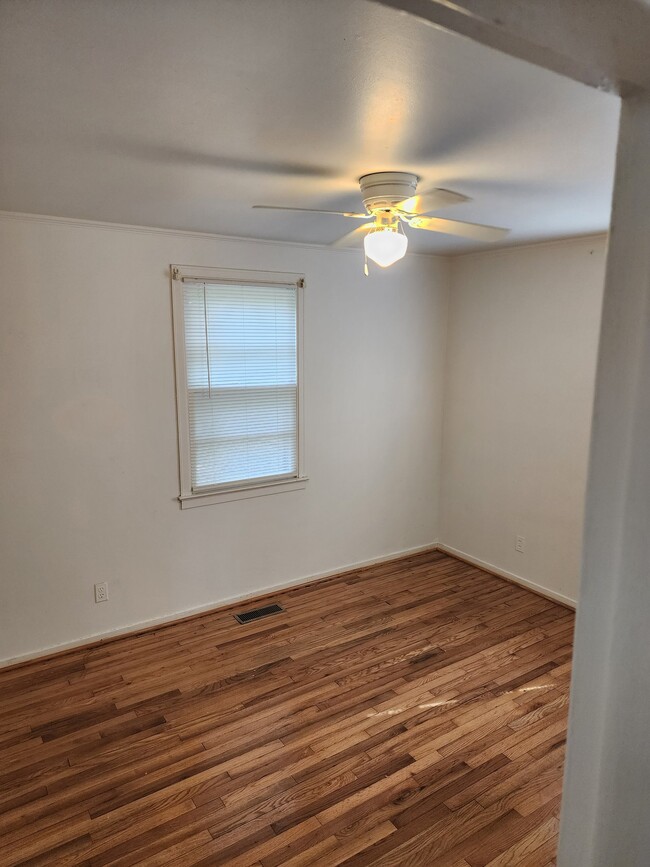 Building Photo - 2312 Briarfield Rd