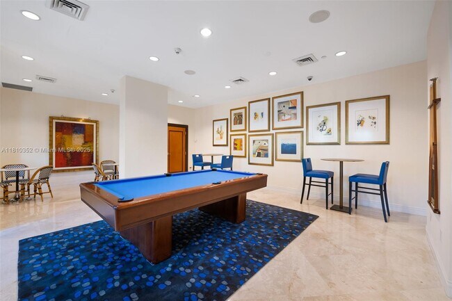 Building Photo - 610 W Las Olas Blvd