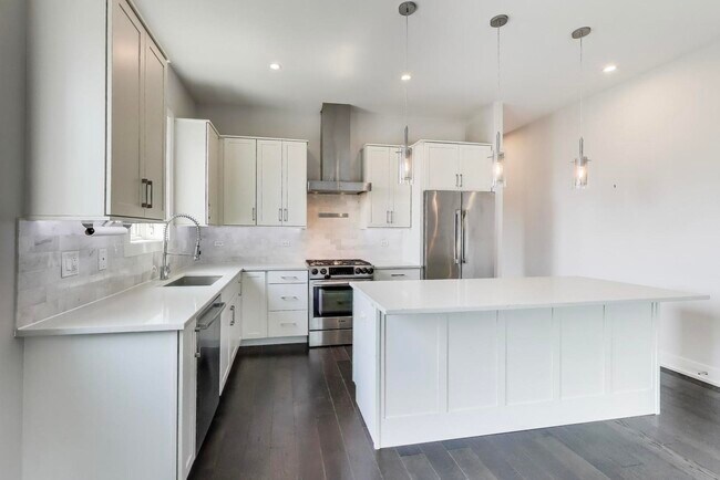 Building Photo - 3224 N Elston Ave