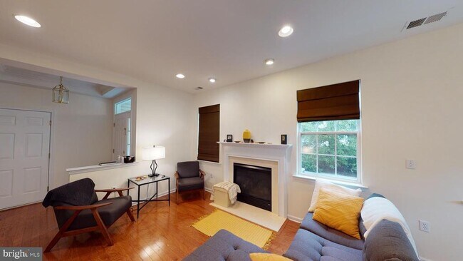 Building Photo - 206 Concord Pl