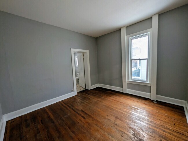 Building Photo - 924 N Capitol Ave