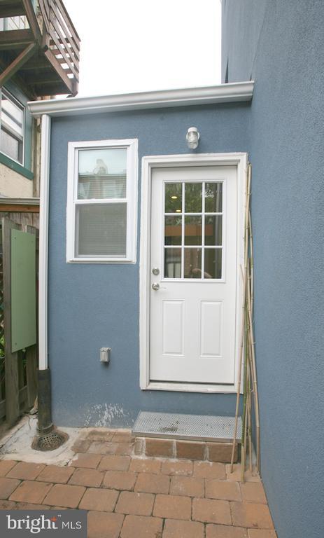 Building Photo - 209 W Wildey St