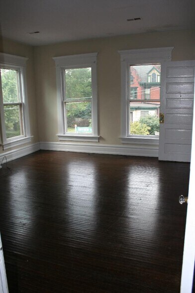 Building Photo - 781 Bryden Rd