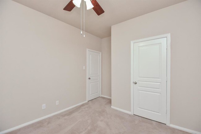 Building Photo - 6127 Carver Pines Dr