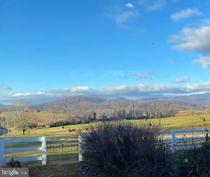 Building Photo - 873 Hawlin Rd