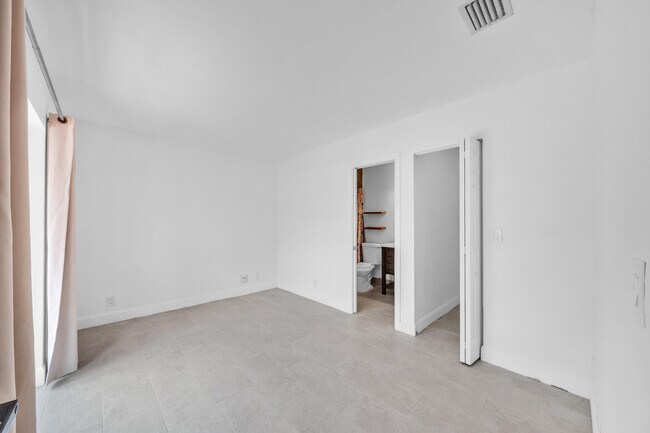 Building Photo - 4757 Sunny Palm Cir