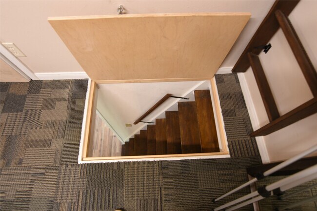 Building Photo - 940 Wycliffe Dr