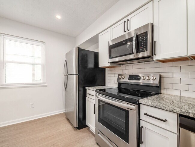 Building Photo - Half Month FREE — Updated 2BR w/ In-Unit Laundry, Central A/C + 2 Parking Spots | Touring starts ...