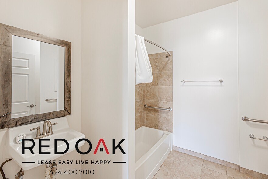 Building Photo - 1509 Wilcox Ave