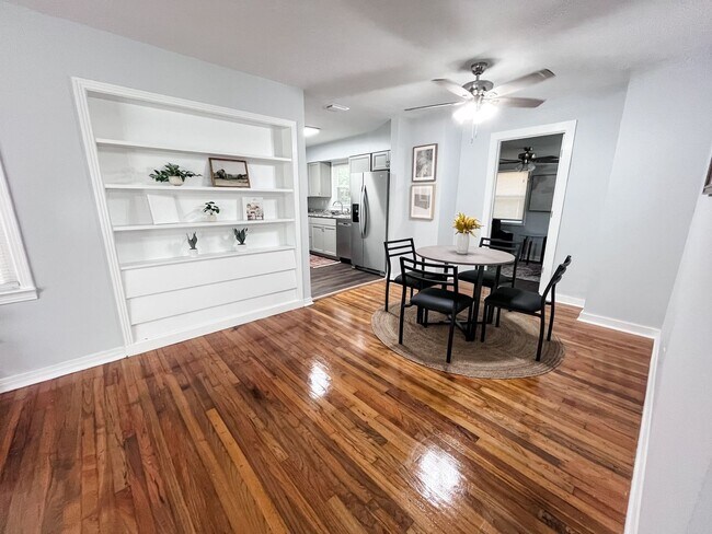 Building Photo - 217 Bamboo Dr
