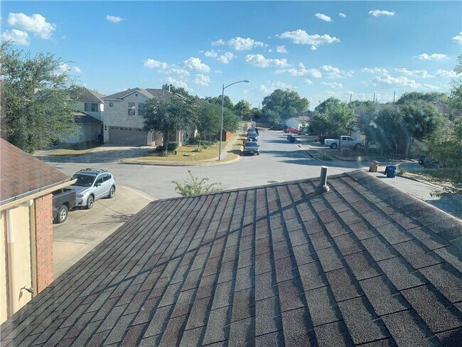 Building Photo - 400 Celery Loop