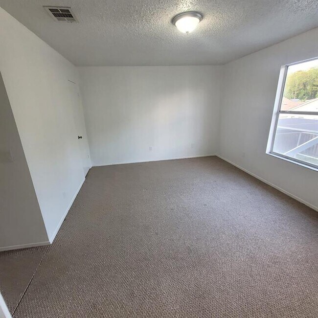Building Photo - 214 Bay Head Dr