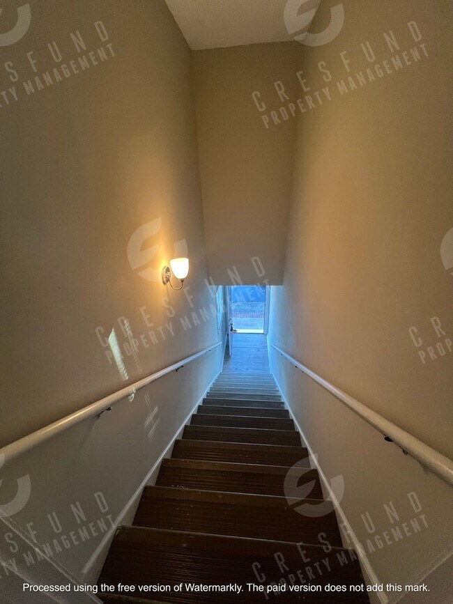 Building Photo - Spacious Updated 1Br 1 Bath