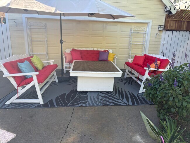 Building Photo - 839 N Orange Dr