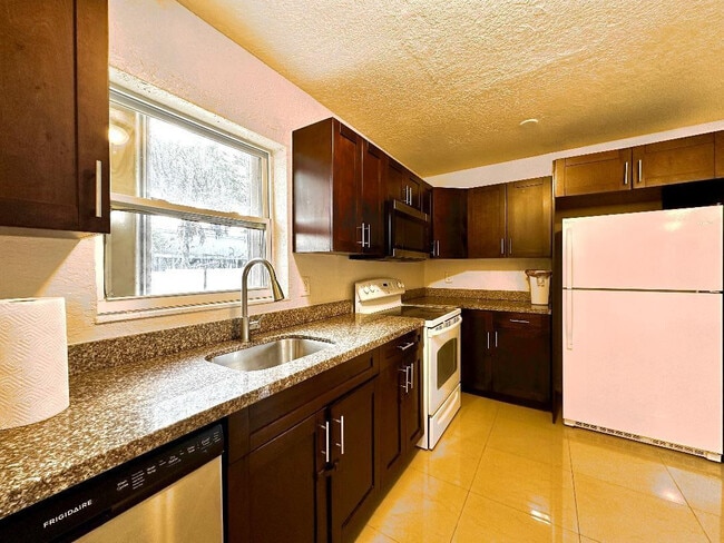 Building Photo - 525 NW 15th Terrace