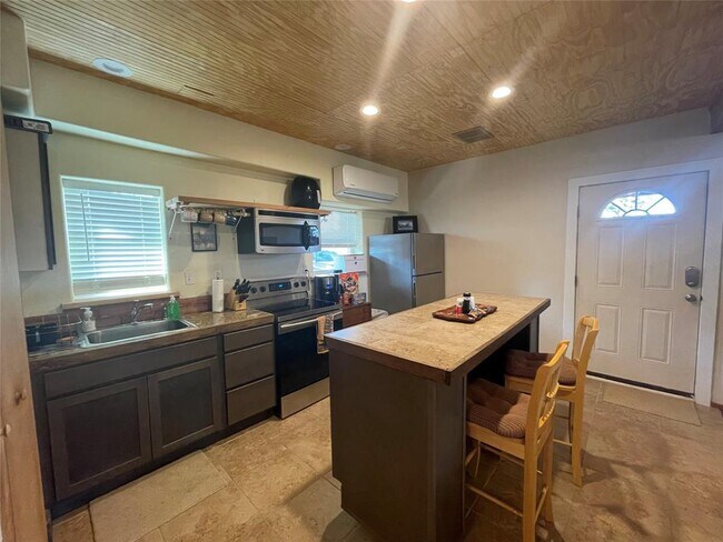 Building Photo - 1706 W Gallego Ave