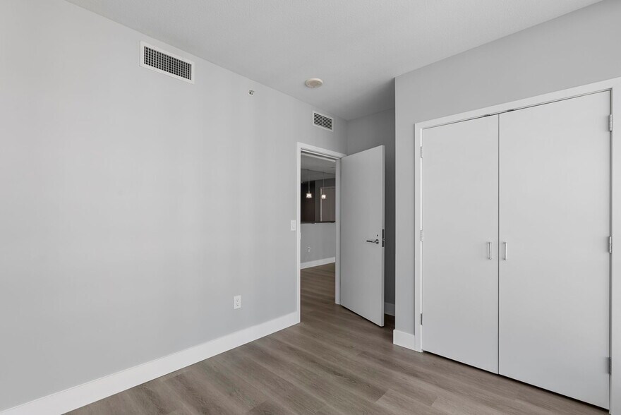Building Photo - 325 7th Ave