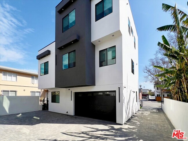Building Photo - 2815 1/2 Redondo Blvd