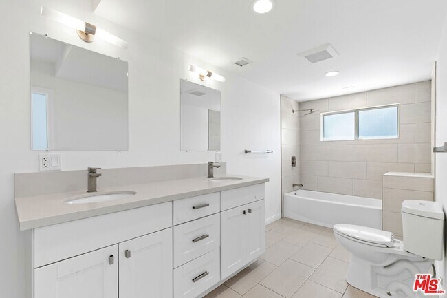 Building Photo - 20500 Archwood St