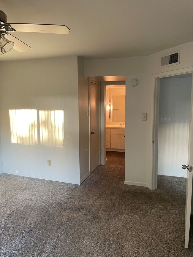 Building Photo - 8419 Hearth Dr