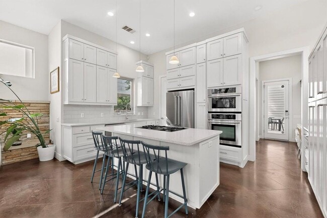 Building Photo - 807 W Gibson St