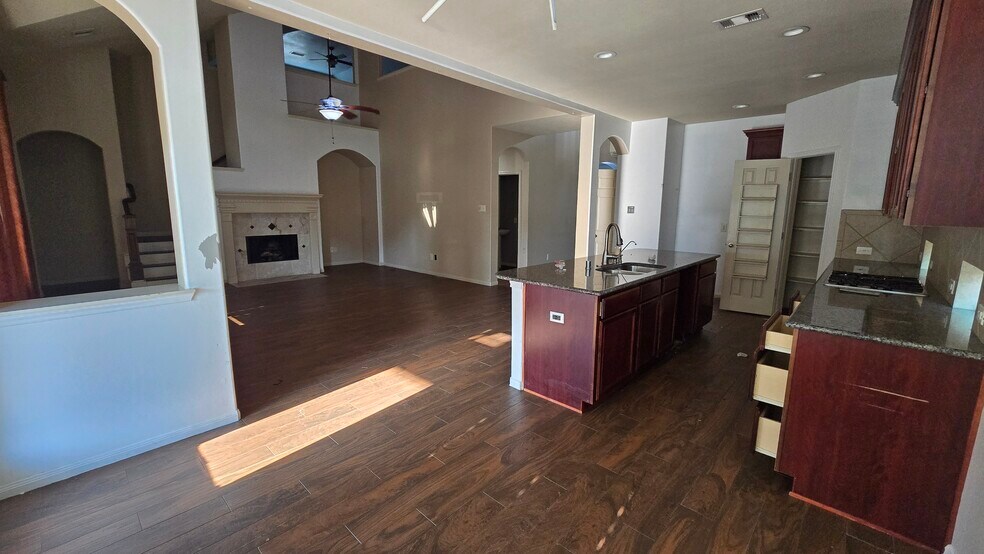 Building Photo - 4731 Autumn Pine Ln