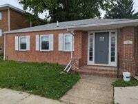 Building Photo - 104 S Parke St