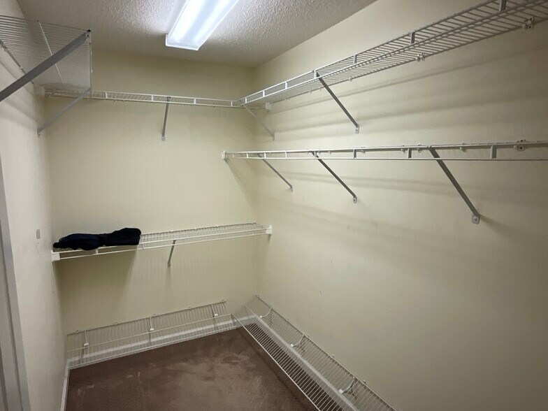 Walk in closet - 405 Harbour Reef Dr