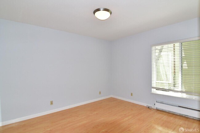 Building Photo - 359 5th Ave