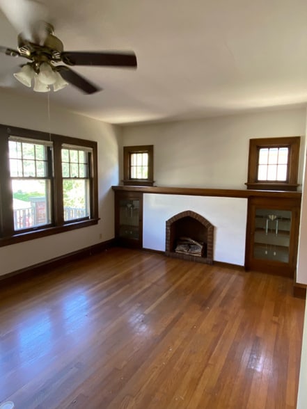 Building Photo - 5723 W Wells St