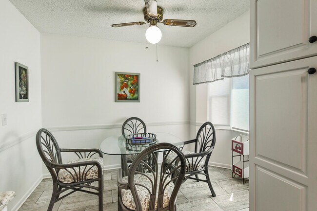 Building Photo - 6940 SE Lillian Ct