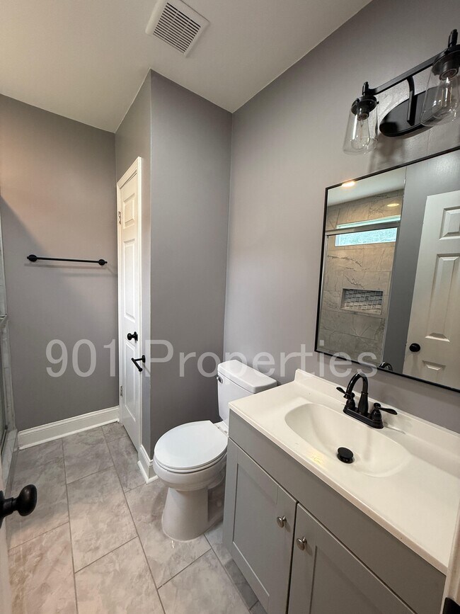 Building Photo - 1096 McEvers Rd