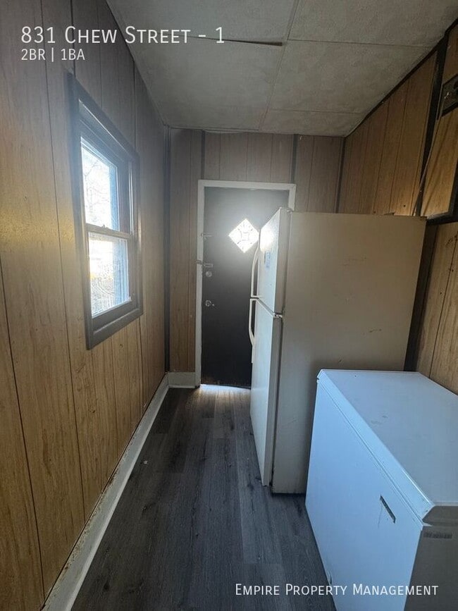 Building Photo - 831 W Chew St