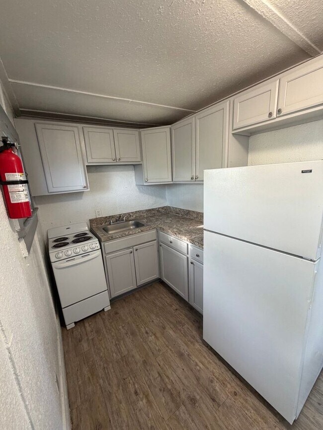 Building Photo - Orange St