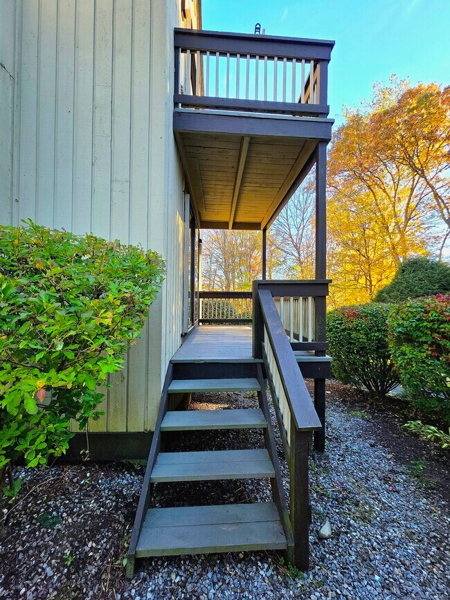 Building Photo - 563 Heritage Vlg