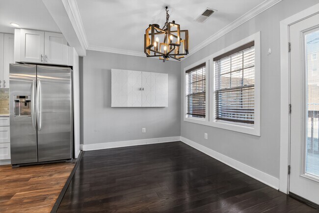 Building Photo - 847 20th St NE