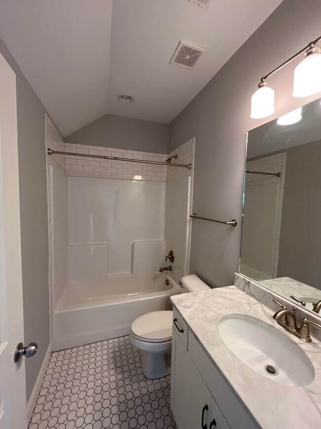 Building Photo - 3 Bedroom/ 2.5 Bath Home in Woodbine with Beautiful Screened in Porch and Fenced Yard.