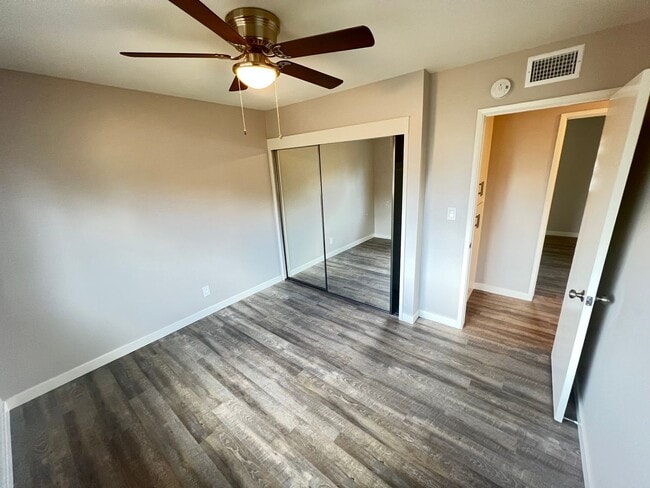 Building Photo - Wonderfully Upgraded 3 Bed 2 Bath Garden G...