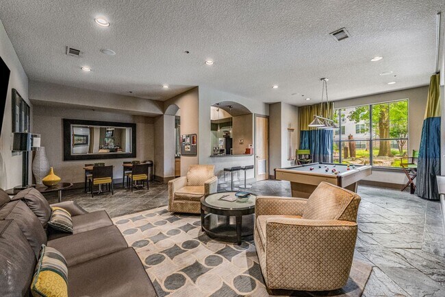 Building Photo - Renovated Corner Condo, Move-In Ready!