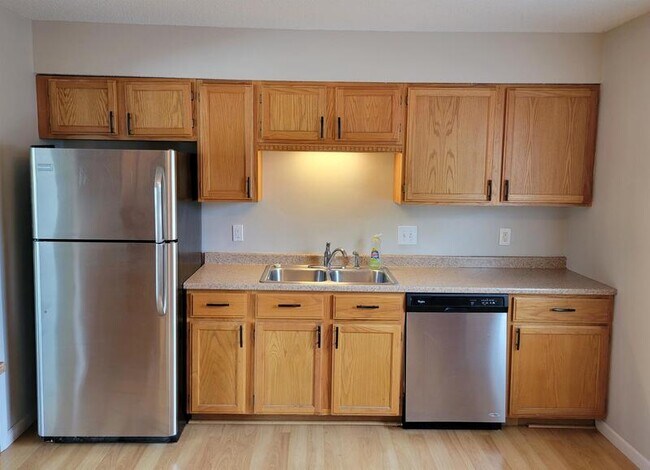 Building Photo - 3932 Silver Ridge Dr
