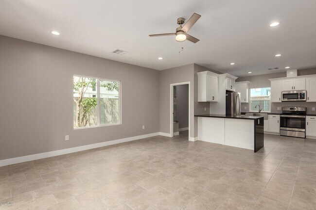 Building Photo - 2336 E Harvard St