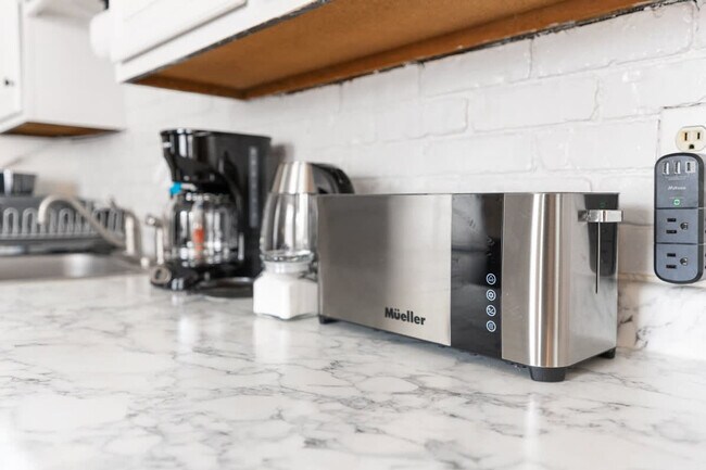 Building Photo - 38 Exeter Rd