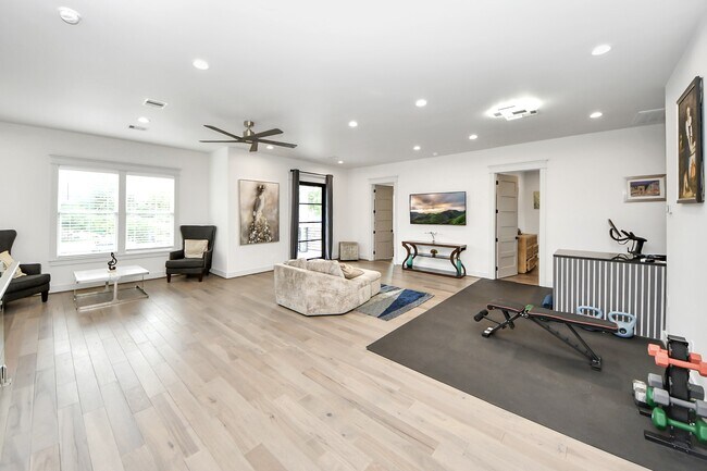 Building Photo - 3520 Beauchamp St